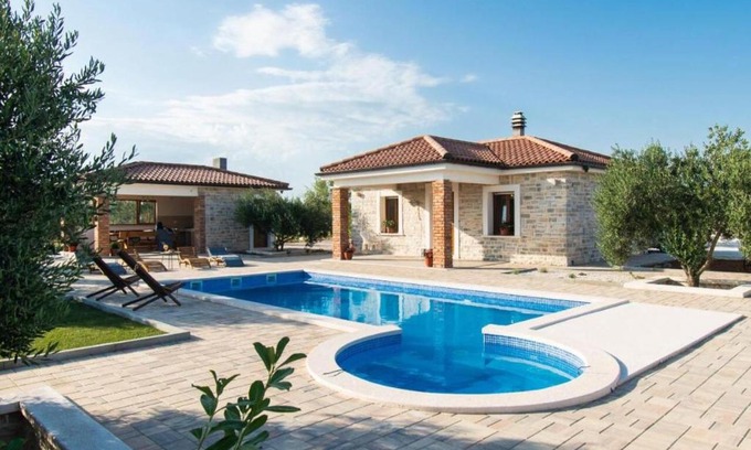Cista Velika Villa | NEW! Stone Villa Lux Lunis