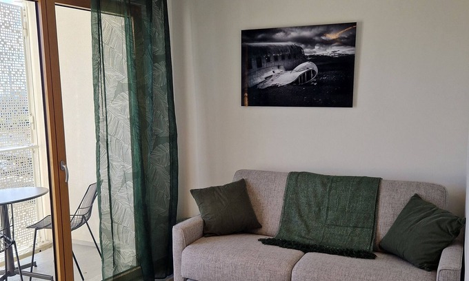 Parilly Apartment | New studio with parking