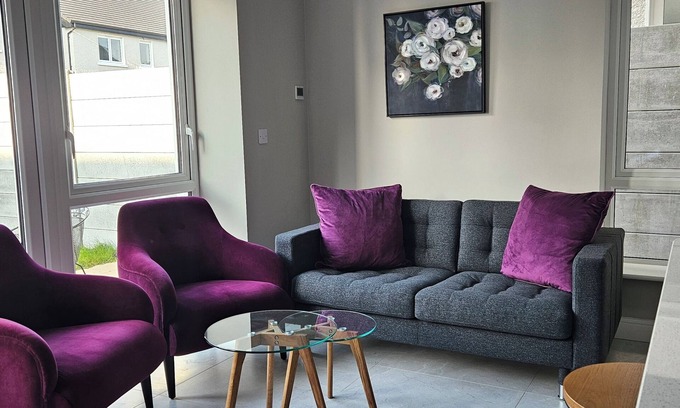 Keeraun House | New stylish 4 bedroom house Galway city - near Salthill and Connemara