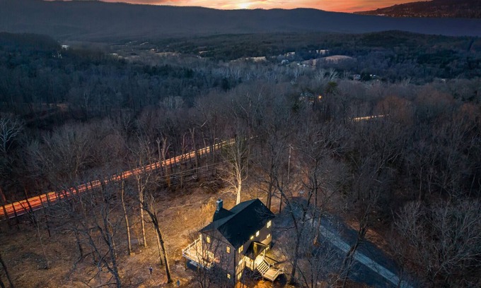 Rileyville House | NEW! The Hilltop Station