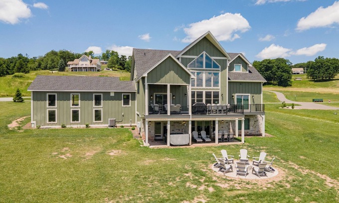 Waterfront Greens House | New! The Tippy Canoe: Lake Access, Dogs Welcome, Indoor Pool!