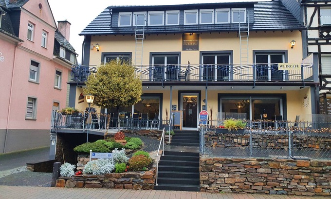 Klotten Apartment | New vacation apartment in the old winegrower's house - vacation at the winery