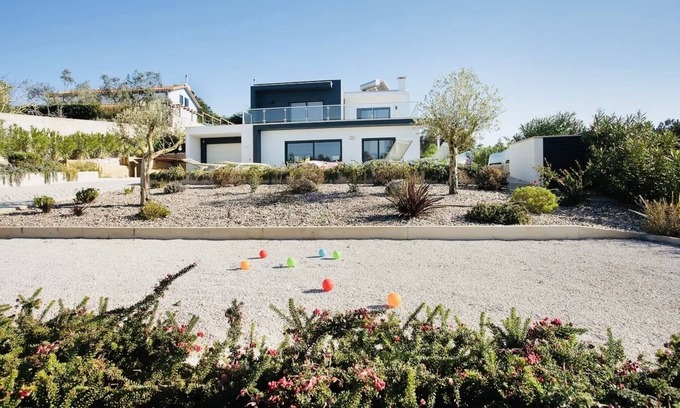Caldas da Rainha Villa | New vacation home for up to 8 people with private heated pool in Portugal!