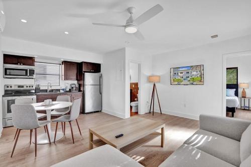North Beach Apartment | New! Waves On Walnut # 6