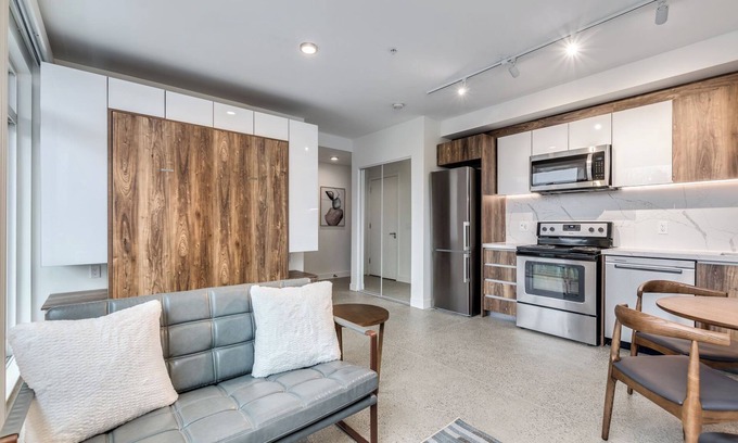 West End Apartment | NEW West End Studio-Pet Allowed@ 1170 Barclay in cool Vancouver with WiFi