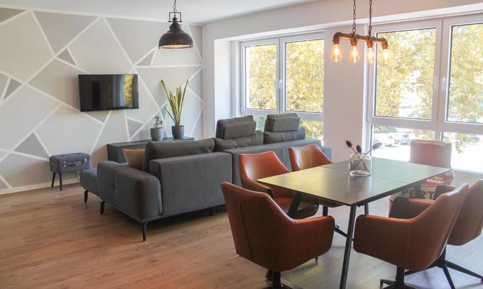 Rauental Apartment | New York Apartment - für Freunde & Familien, stadtnah, Parkplatz, E-Ladestation, Gitterbox für Fahrräder, Fitnessstudio, digitale Gästemappe mit Restaurant- und Unternehmenstipps