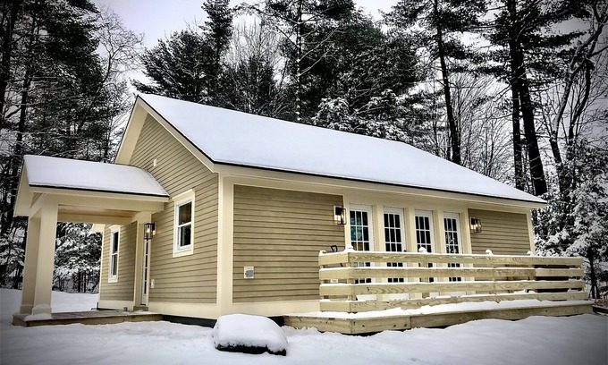 Eastern Vermont House | ✪New✪A modern farmhouse cottage near Stowe, VT!