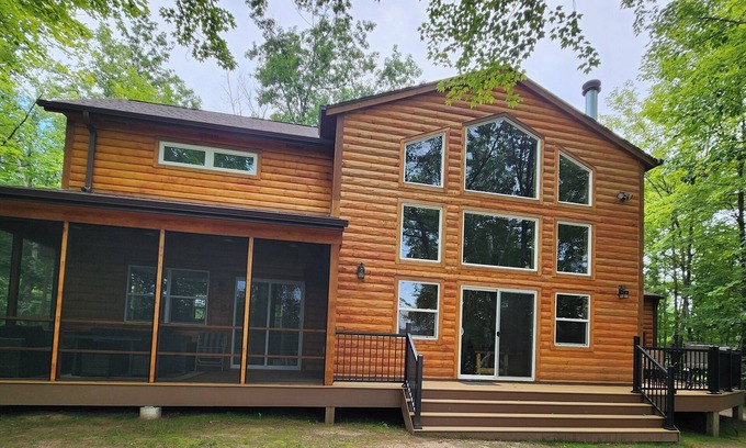 Comstock House | Newer Lake Home located near Turtle Lake/Cumberland area