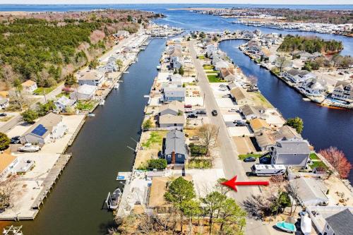 Lanoka Harbor House | Newley updated Waterfront beach house