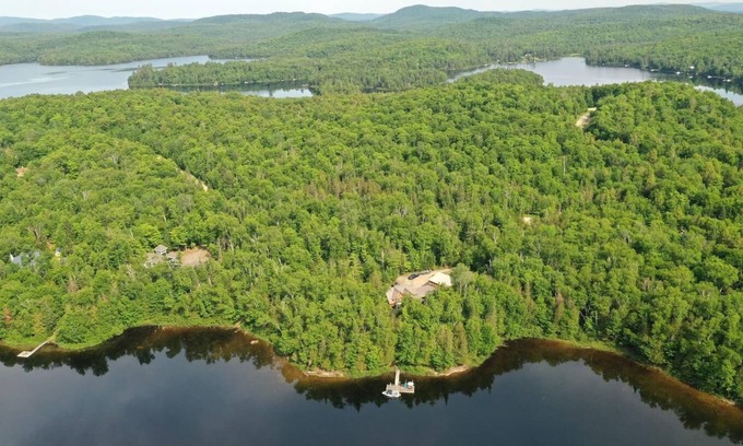 Nominingue Ski Chalet | Newly available - Luxury Entire Chalet - Sleeps 14 Sun-soaked Dock