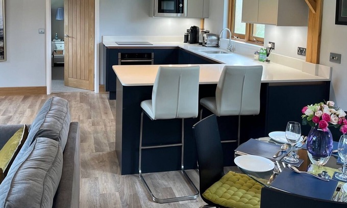 Longparish House | Newly Built Contemporary Oak Framed Two Bedroom House - Pure Luxury!