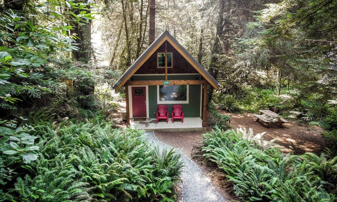 Crescent City Cabin | Newly built deluxe cabins, in a private redwood setting near the Smith River
