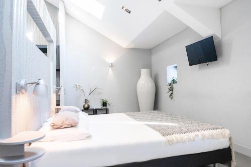 Oss House | Newly Refreshed Weaving Mill Stay Free Parking