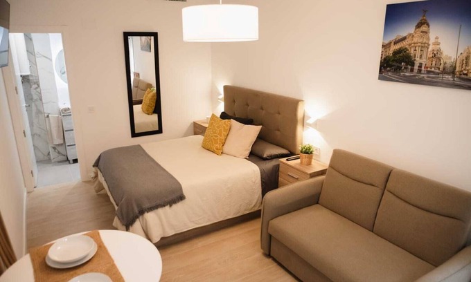 Carabanchel Apartment | Newly refurbished luxury suite with kitchen