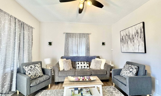 Shelbyville House | Newly Remodeled 2 Bedroom Home in Shelbyville!