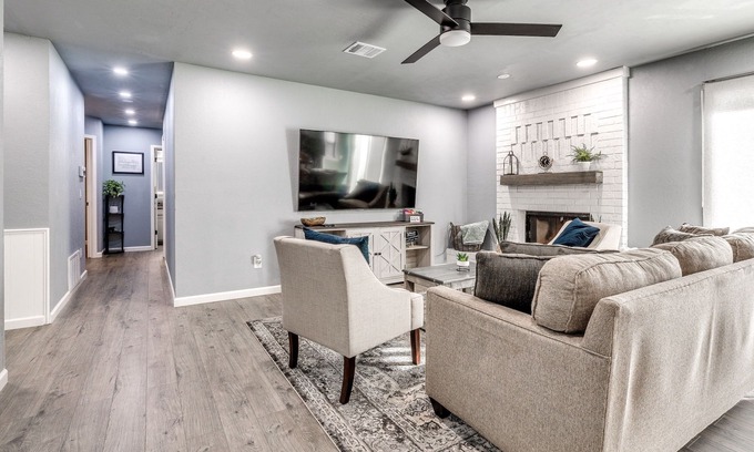 South Oklahoma City House | Newly remodeled 5BD- just 10 mins from airport!