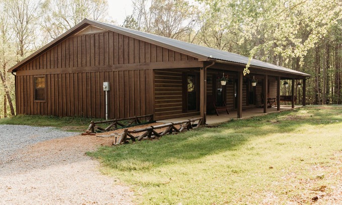 Tie Plant House | Newly remodeled home 4 Bedroom 3 Bath in private setting minutes from lake
