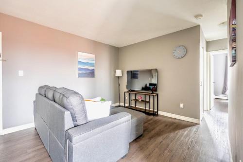 Rosedale Apartment | Newly Renovated 2BR Unit in Glenview West