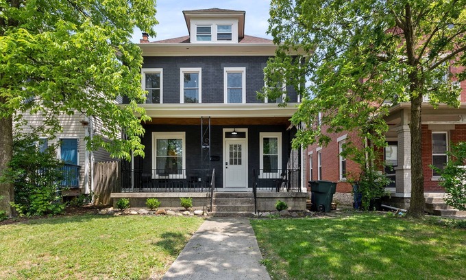 Weinland Park House | Newly Renovated 3 story house near Short North, Free parking and full backyard.