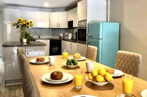 Tarvin House | Newly Renovated 4 bed in Tarvin, Near Chester - Sleeps up to 15