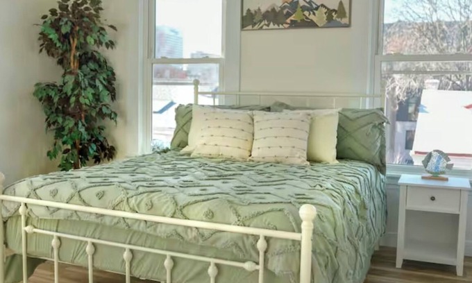 Mount Auburn Apartment | Newly renovated Charming 1-bedroom apartment w/AC WiFi in phenomenal Cincinnati