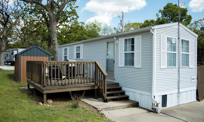 Fidelity Cabin | NEWLY renovated cottage located right off I-44 near Joplin, MO