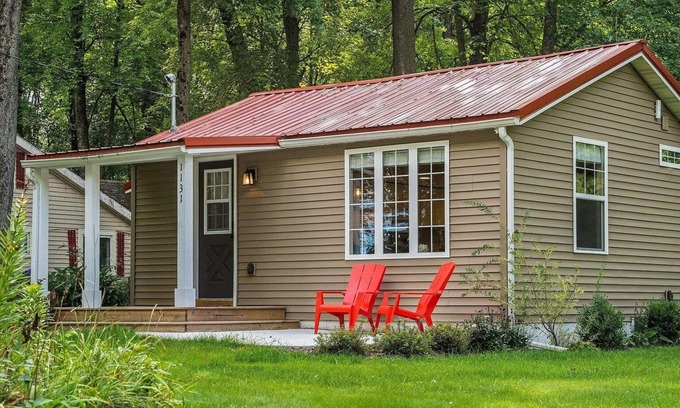 Baldwin House | Newly Renovated Cottage on Wolf Lake