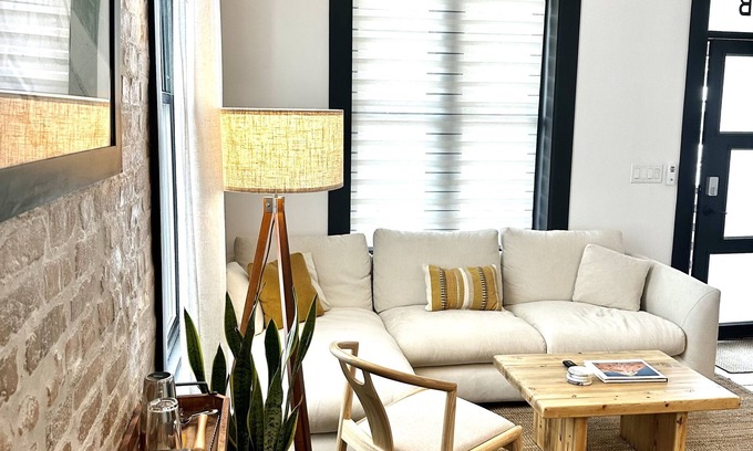 South Broadway House | Newly-Renovated Historic Hideaway w/all new furnishings + appliances