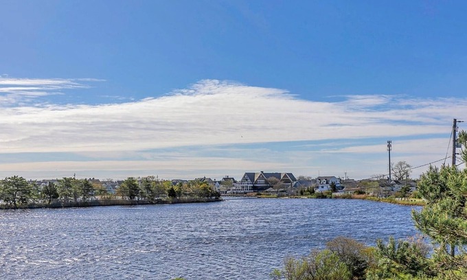 Avon House | Newly renovated home with great views of Twilight lake.