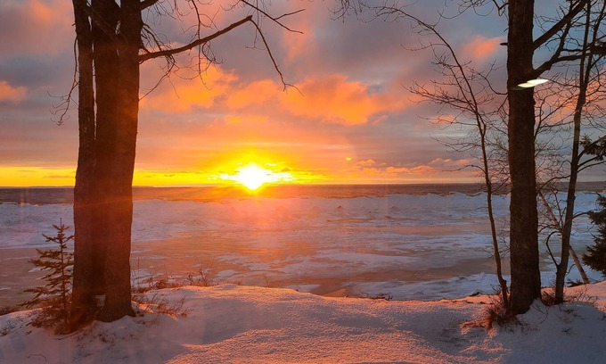 Paradise House | Newly renovated house on 255 feet of Lake Superior!
