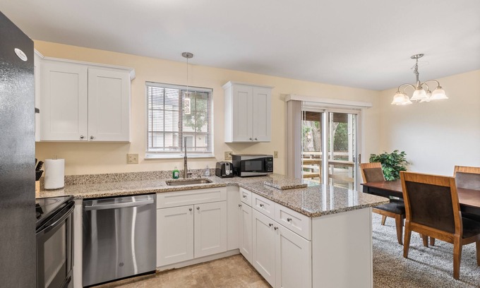 Highspire House | *Newly* Renovated Modern Townhouse Harris-Hershey