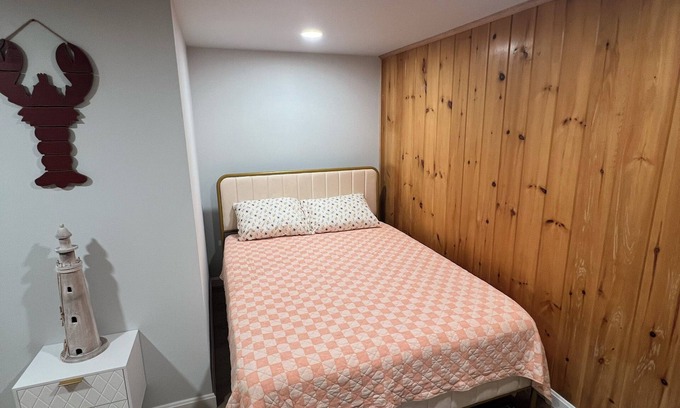 Boothbay Cabin | Newly renovated motel garden rooms heart of boothbay affordable great hospitaliy