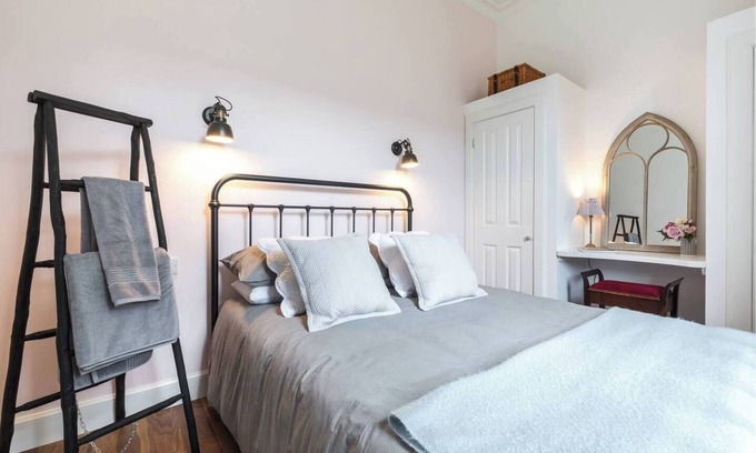 Stockbridge Apartment | Newly renovated stunning apartment in Stockbridge
