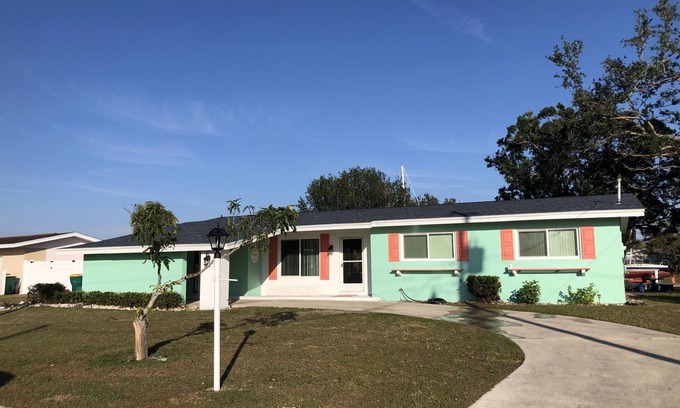 Edgewater House | Newly renovated, 3/2 Beautiful canal front home, Close to beaches & restaurants.