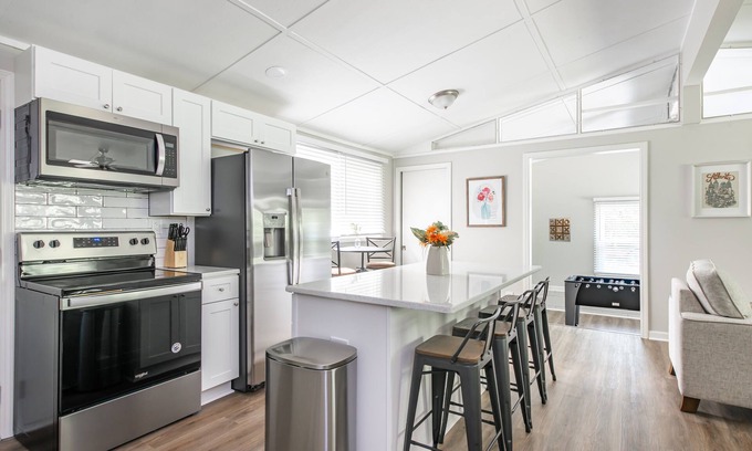 Woodstock House | Newly Renovated Woodstock Cottage - Great location- Pet Friendly
