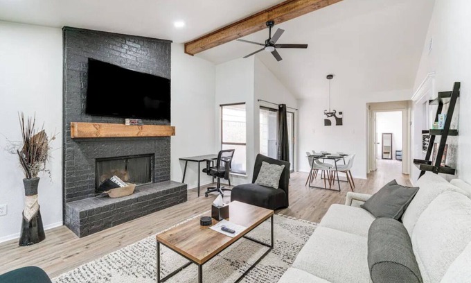 Garland House | Newly Updated Cozy Home