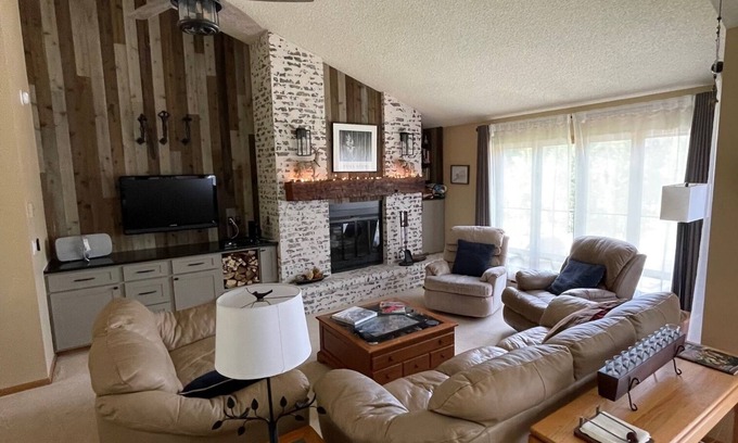 Fraser House | Newly Updated, Spacious 2 Bedroom + Bunk Room Condo with new modern kitchen