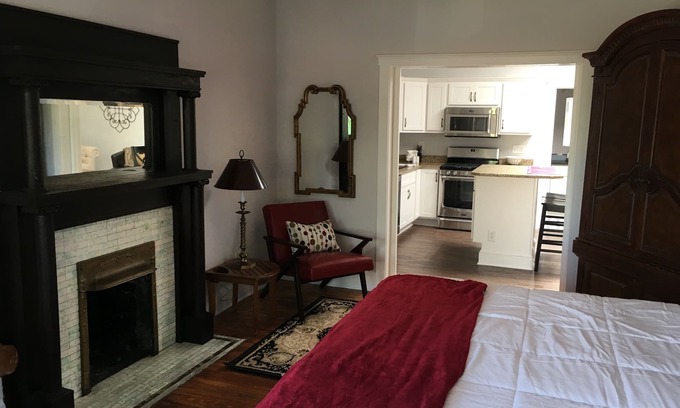 Newport Apartment | NEWPORT INN #1 - NO CLEANING FEES! FREE PARKING! WALK TO GAMES AND CONCERTS!