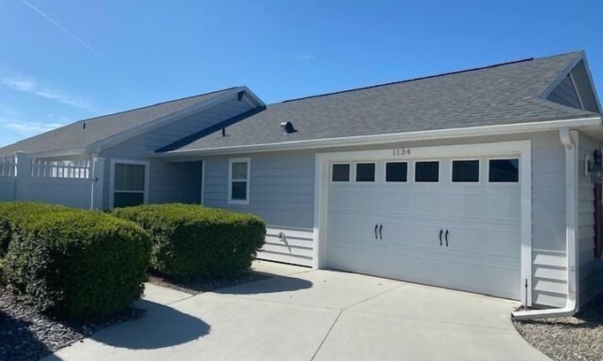 Lake Sumter Landing Villa | NEXT TO LAKE SUMTER GOLF CART PET FRIENDLY