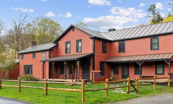 South Pomfret House | Next to Saskadena Ski, Great Views | Half Past Six
