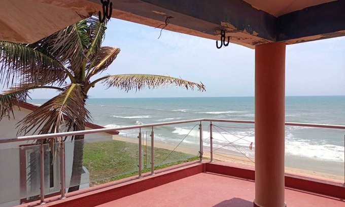 Kanathur Villa | Next to the beach. Swimming pool.safe for family.beautiful sunraise & sunset n