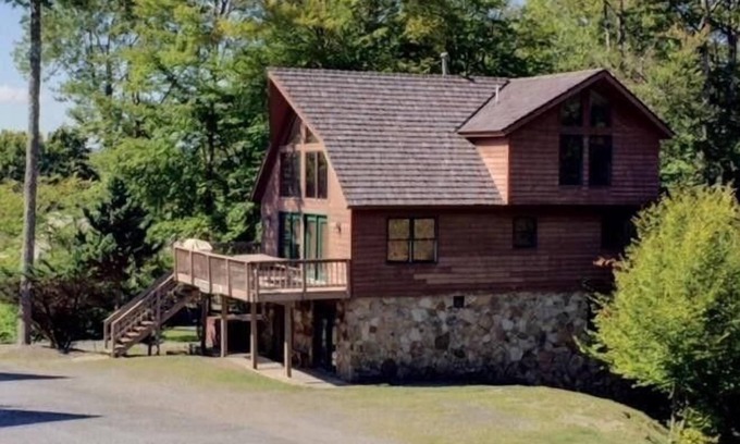 Northface House | NF46- Timberline Retreat! Sleeps 5 couples! Pets Ok!