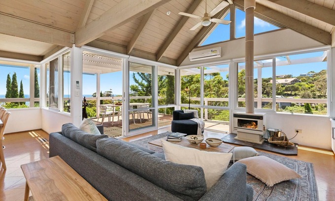 Mount Martha House | Ngaree - Ocean Views - An oasis up in the treetops