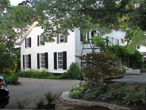 Lewiston House | Niagara Mansion Carriage Suite