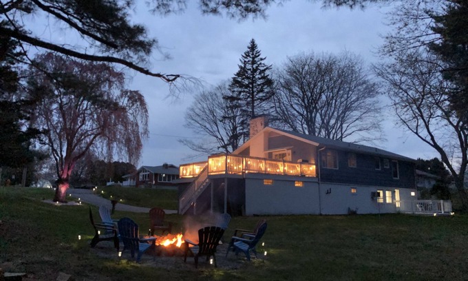 Waterford House | Niantic Bay & Play House