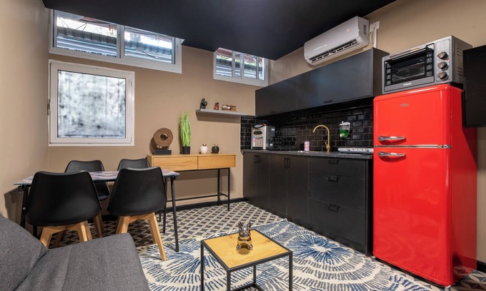 Haifa Apartment | Nice 2-bedroom apartment with AC in brilliant Haifa