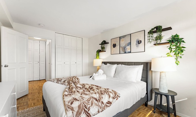 North Brookline Apartment | Nice 2bd/1.5ba Next to BU 8949