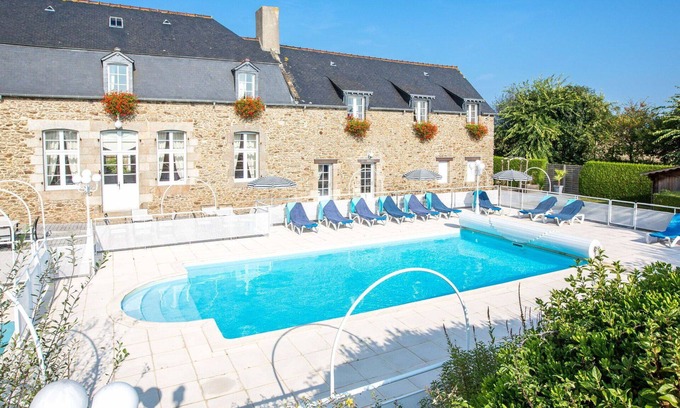 Saint-Jouan-des-Guerets Apartment | Nice apartment for 5 guests with pool, WIFI, TV, terrace and parking