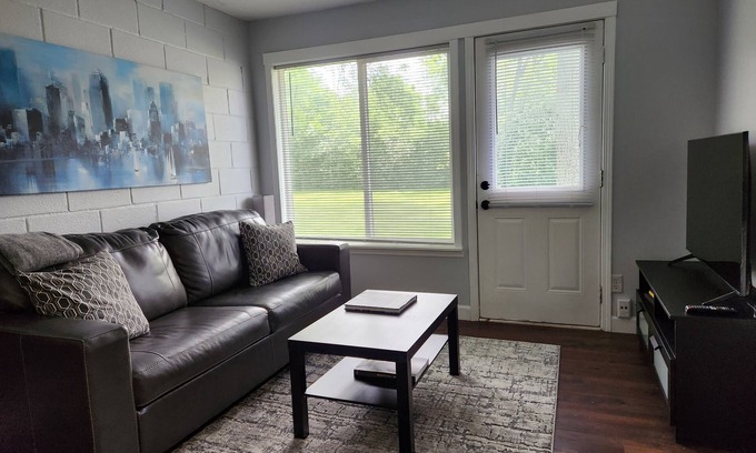 Ypsilanti Apartment | Nice and cozy apartment just 20 min to Detroit Airport and 15 min to Ann Arbor