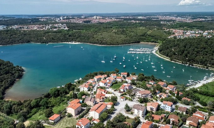 Banjole Apartment | Nice and cozy apartment for two situated 100 m from the sea